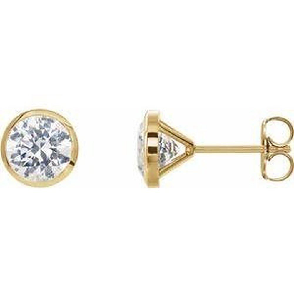 Halo bezel lab-grown diamond stud in 14K yellow gold